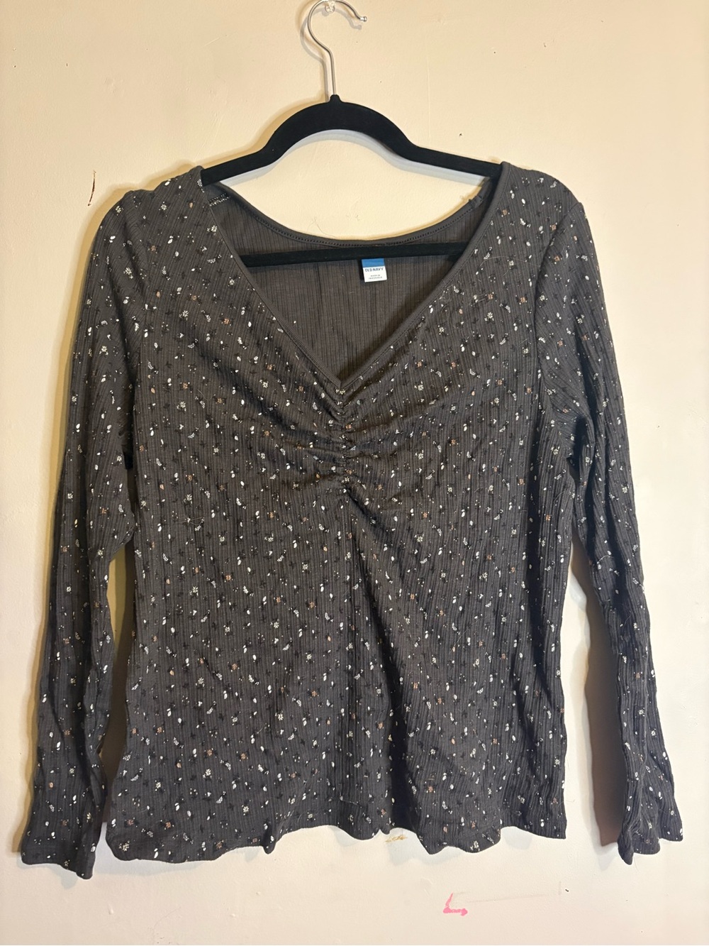 🛍️2/$15🛍️ Old Navy Gray Long-Sleeve V-Neck